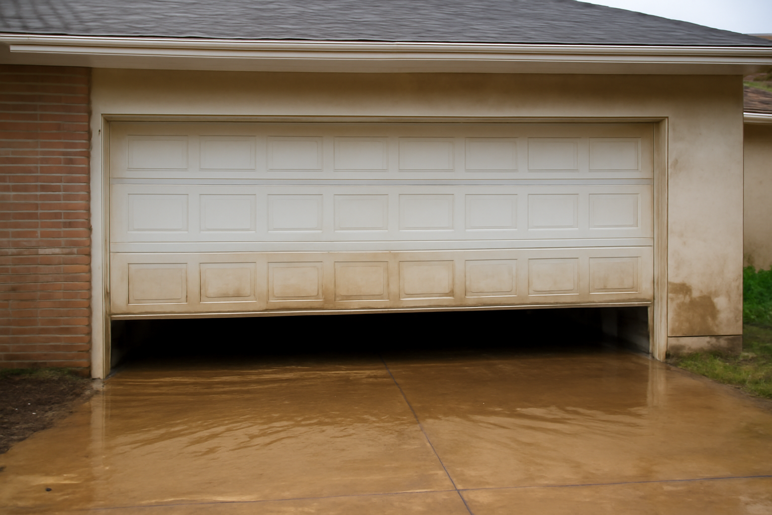 Garage Water Removal in Hernando, MS